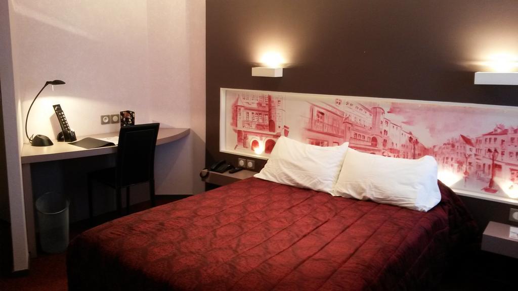 Hotel De La Cloche 돌 객실 사진