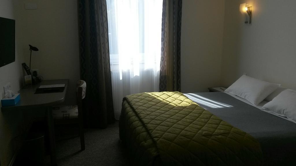 Hotel De La Cloche 돌 객실 사진