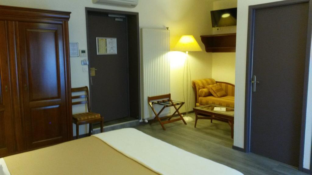 Hotel De La Cloche 돌 객실 사진