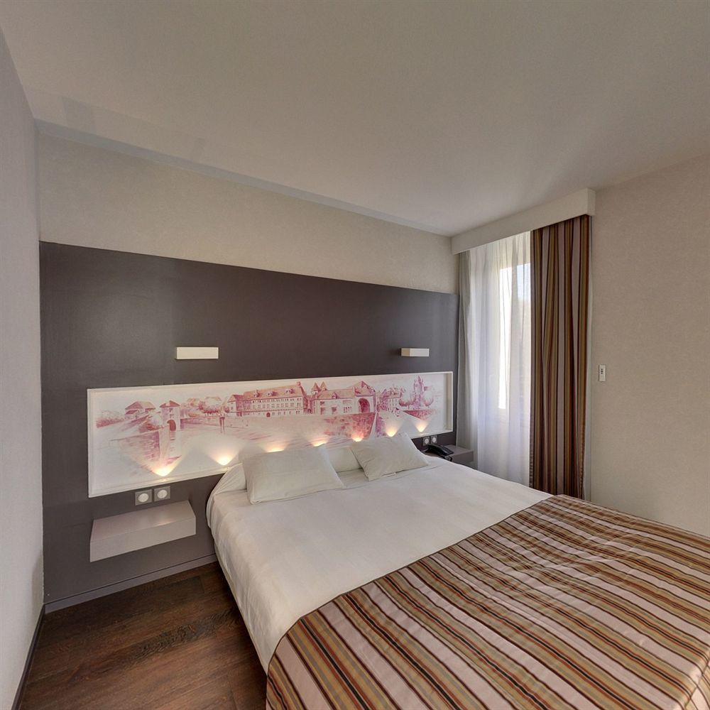 Hotel De La Cloche 돌 외부 사진
