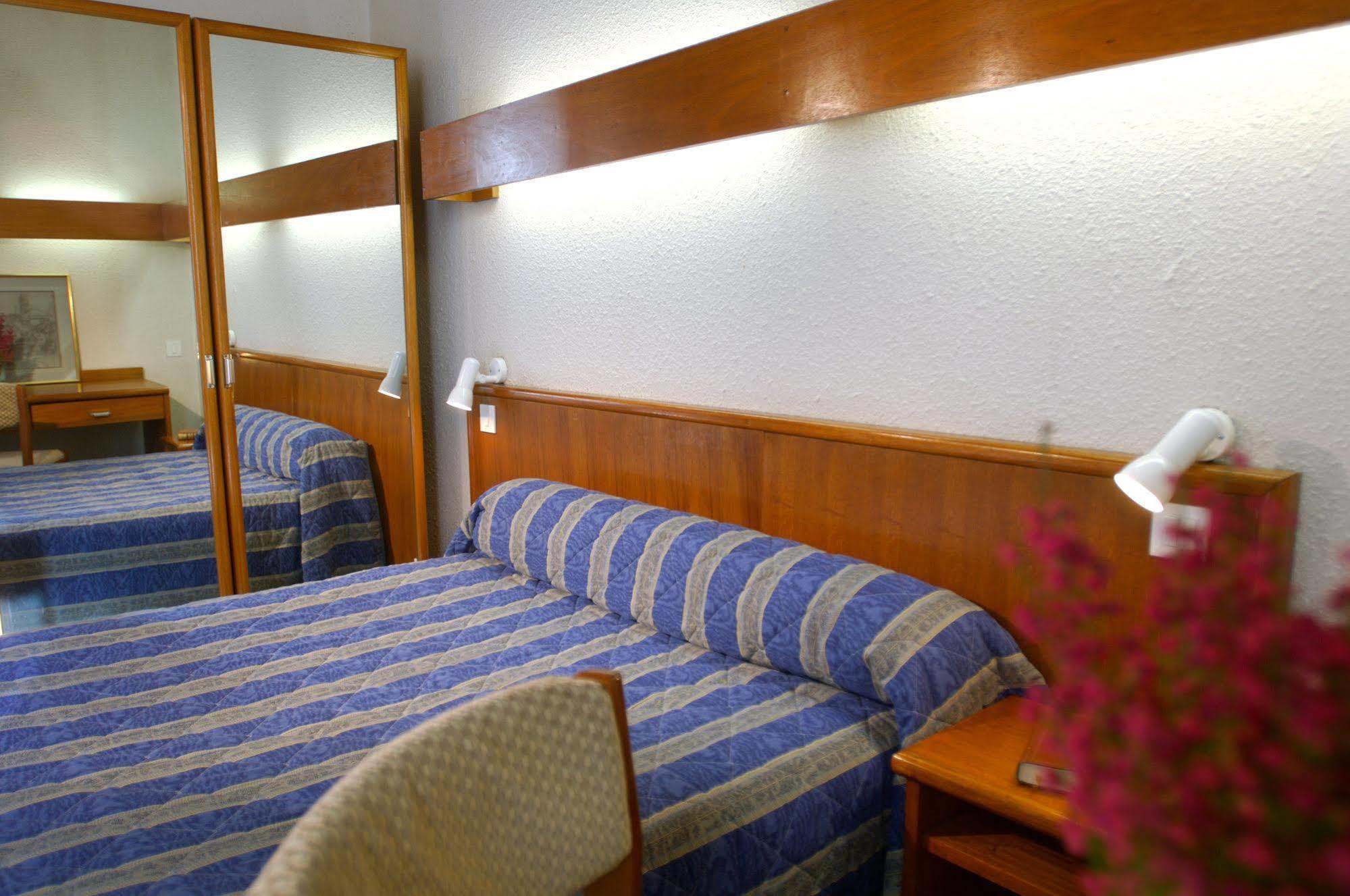 Hotel De La Cloche 돌 외부 사진