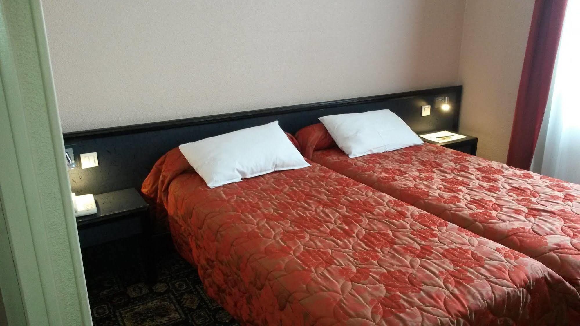 Hotel De La Cloche 돌 외부 사진
