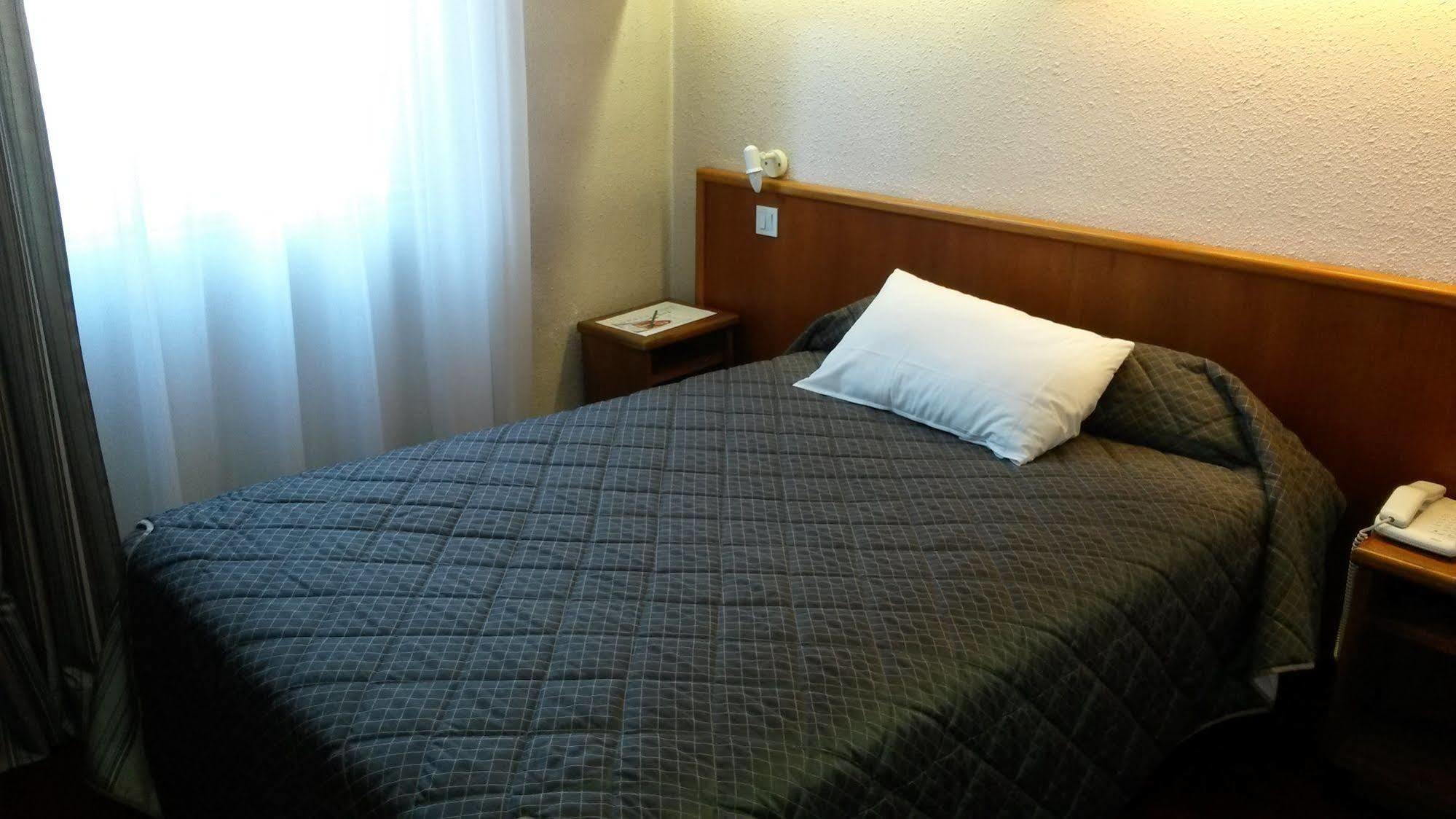 Hotel De La Cloche 돌 외부 사진