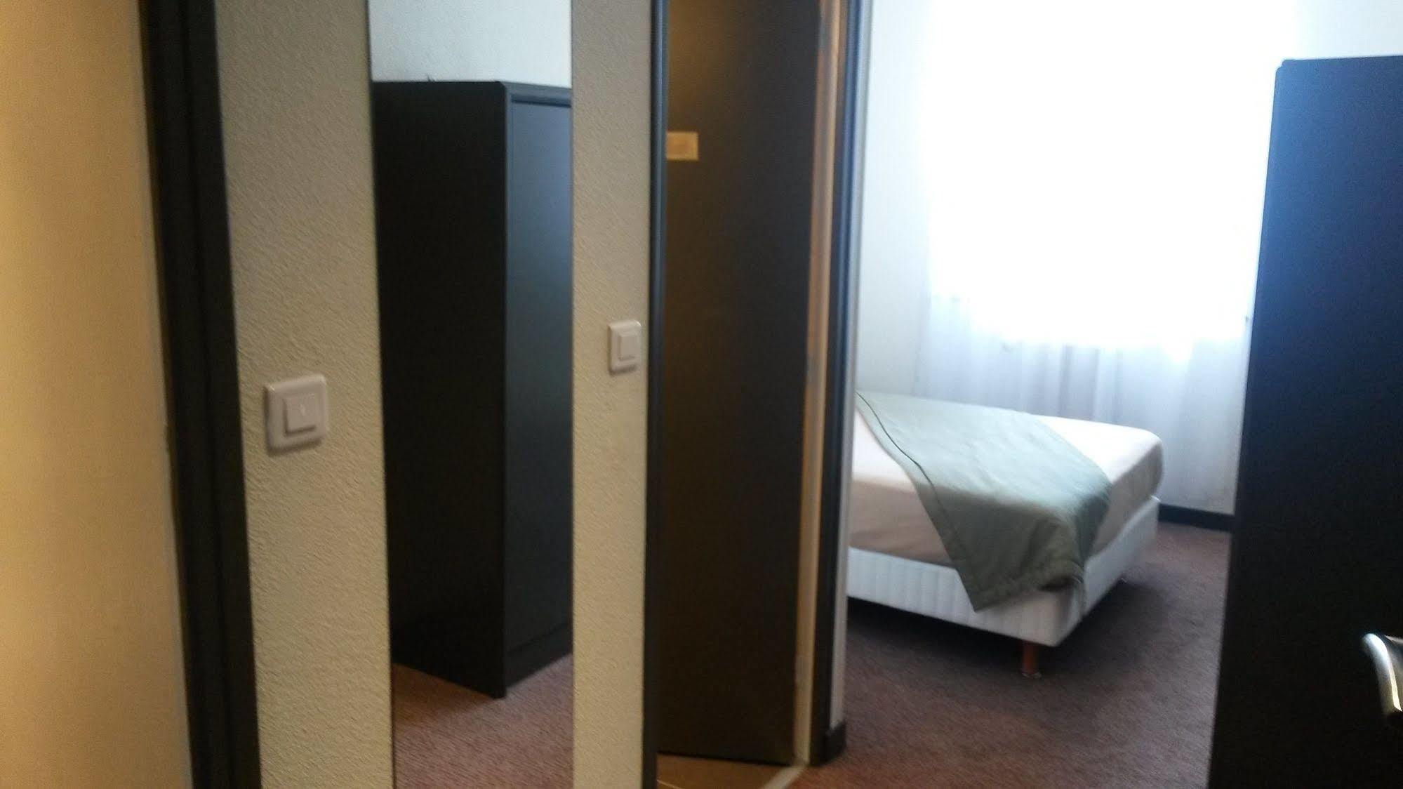 Hotel De La Cloche 돌 외부 사진