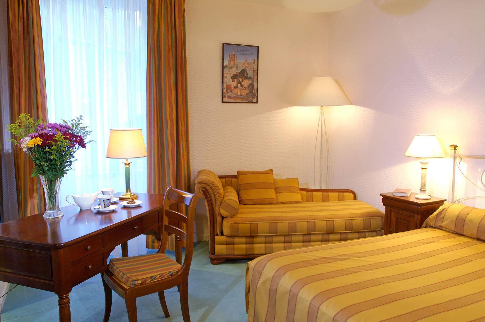 Hotel De La Cloche 돌 외부 사진